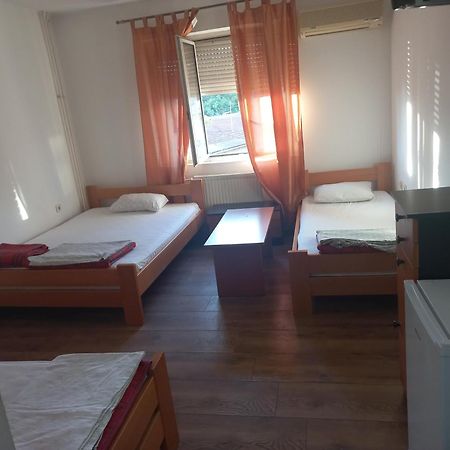 Hotel Duga Novi Sad Buitenkant foto