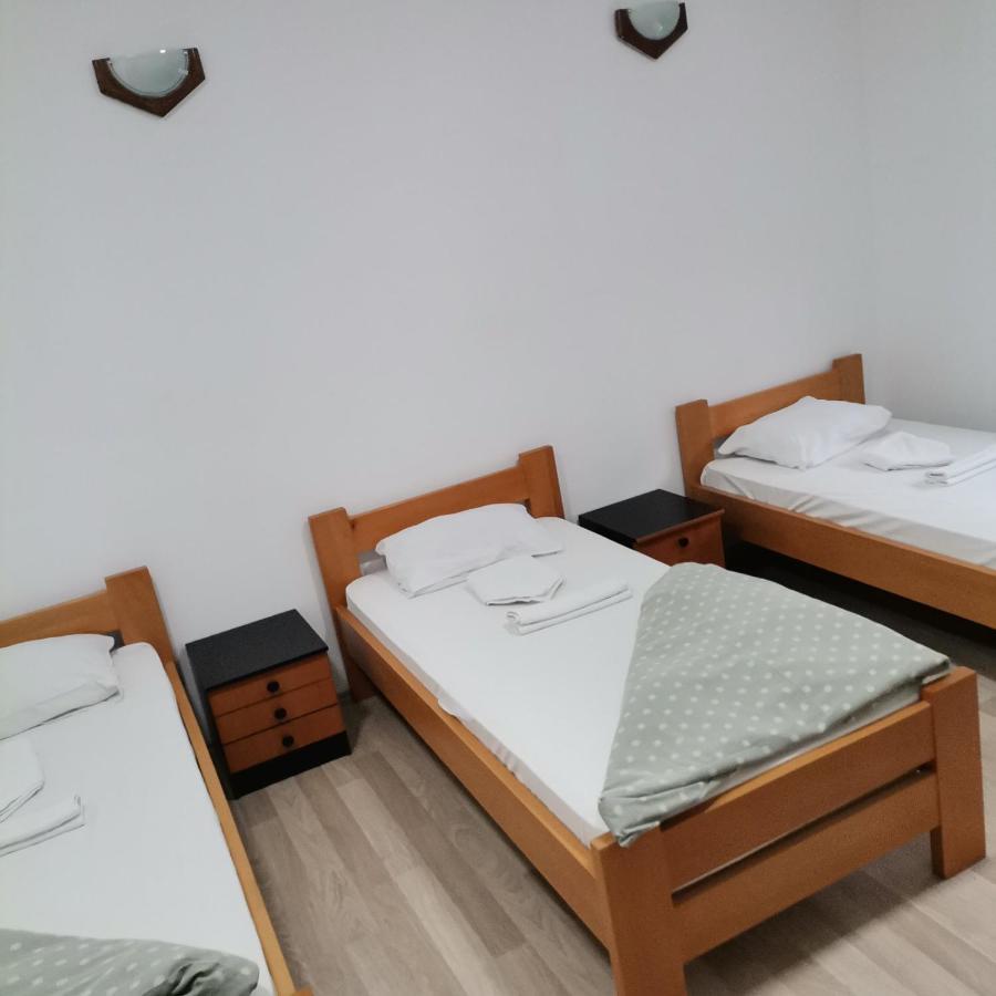Hotel Duga Novi Sad Buitenkant foto