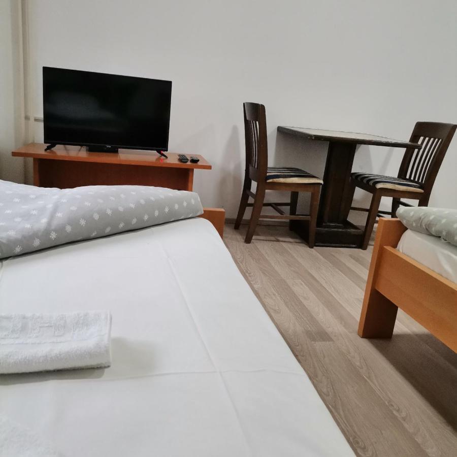 Hotel Duga Novi Sad Buitenkant foto