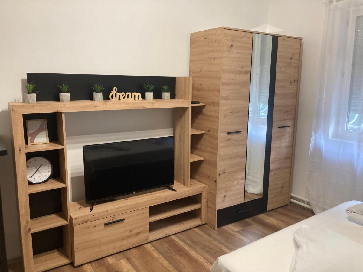 Hotel Duga Novi Sad Buitenkant foto
