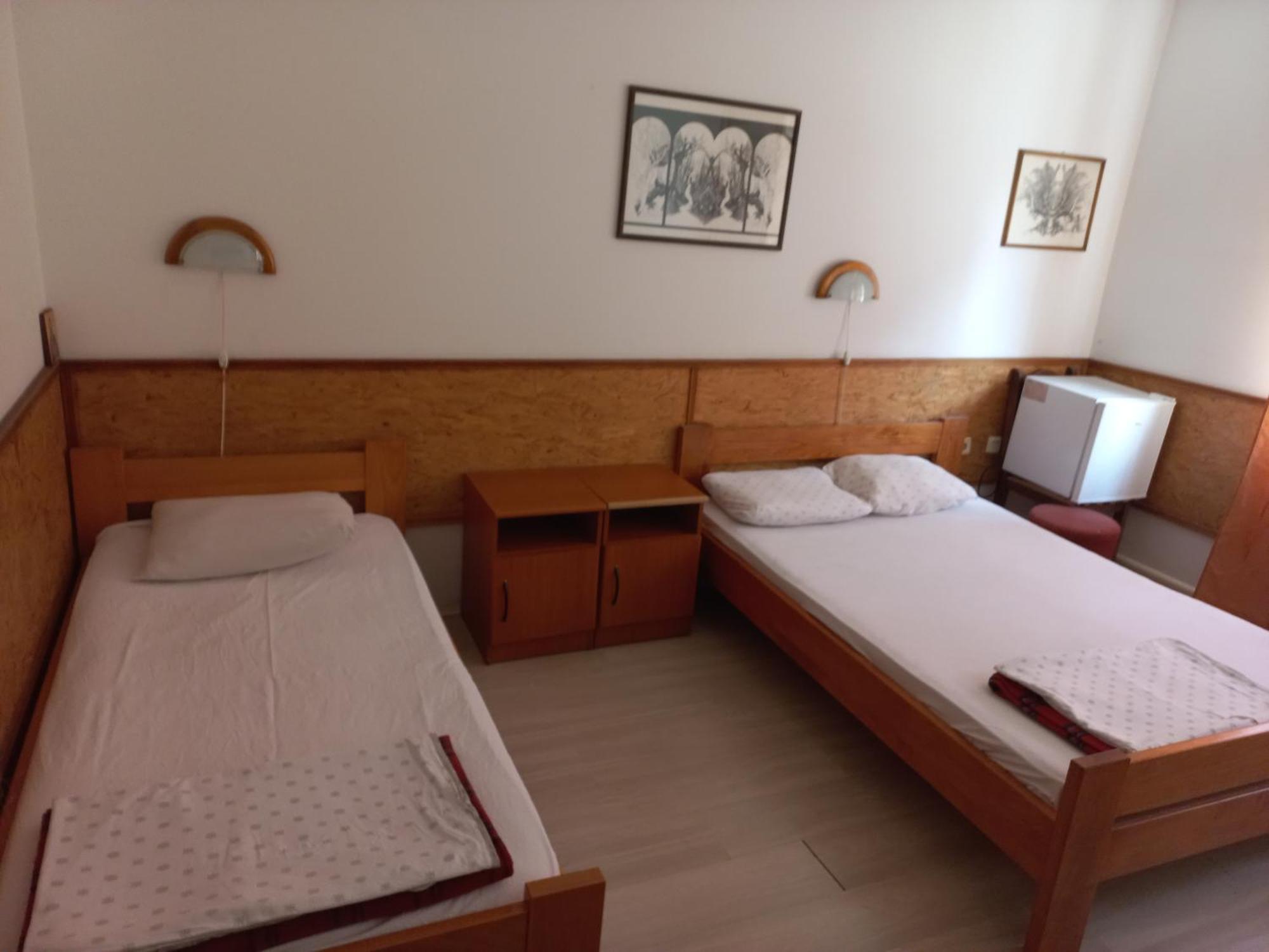 Hotel Duga Novi Sad Buitenkant foto