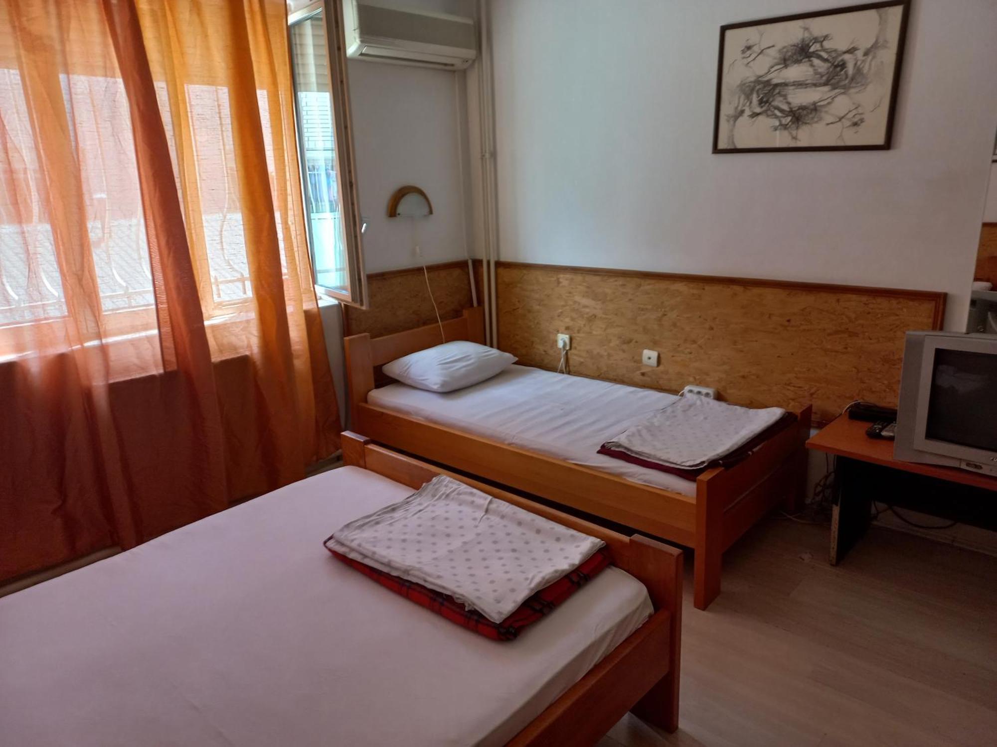Hotel Duga Novi Sad Buitenkant foto