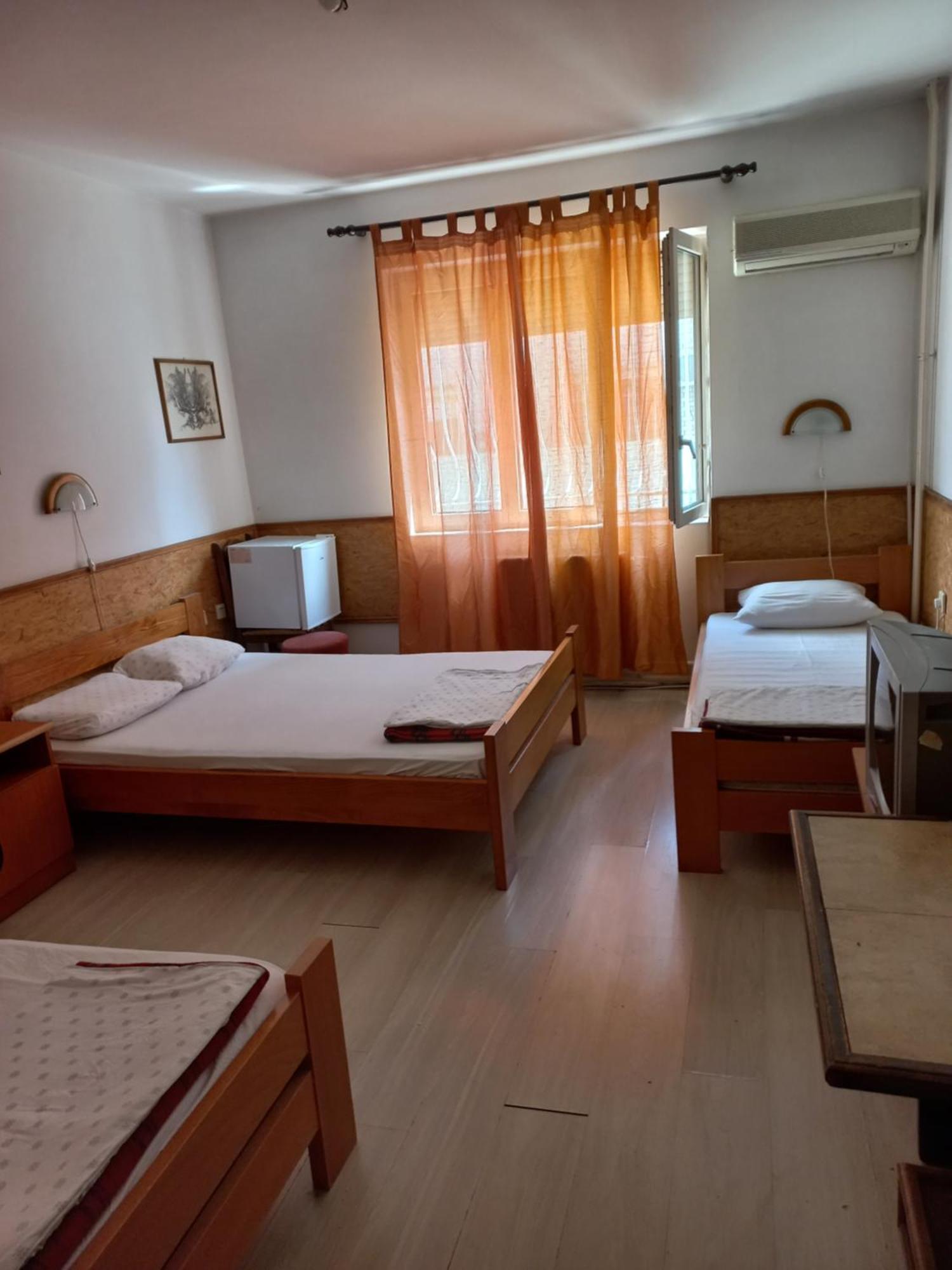 Hotel Duga Novi Sad Buitenkant foto