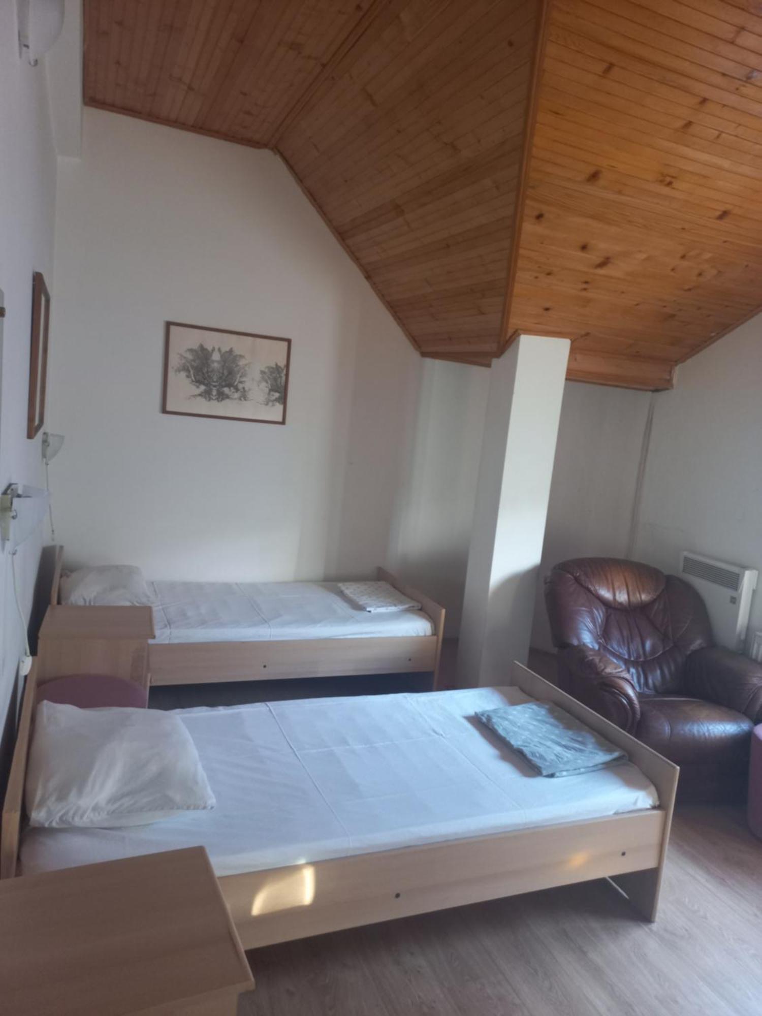 Hotel Duga Novi Sad Buitenkant foto