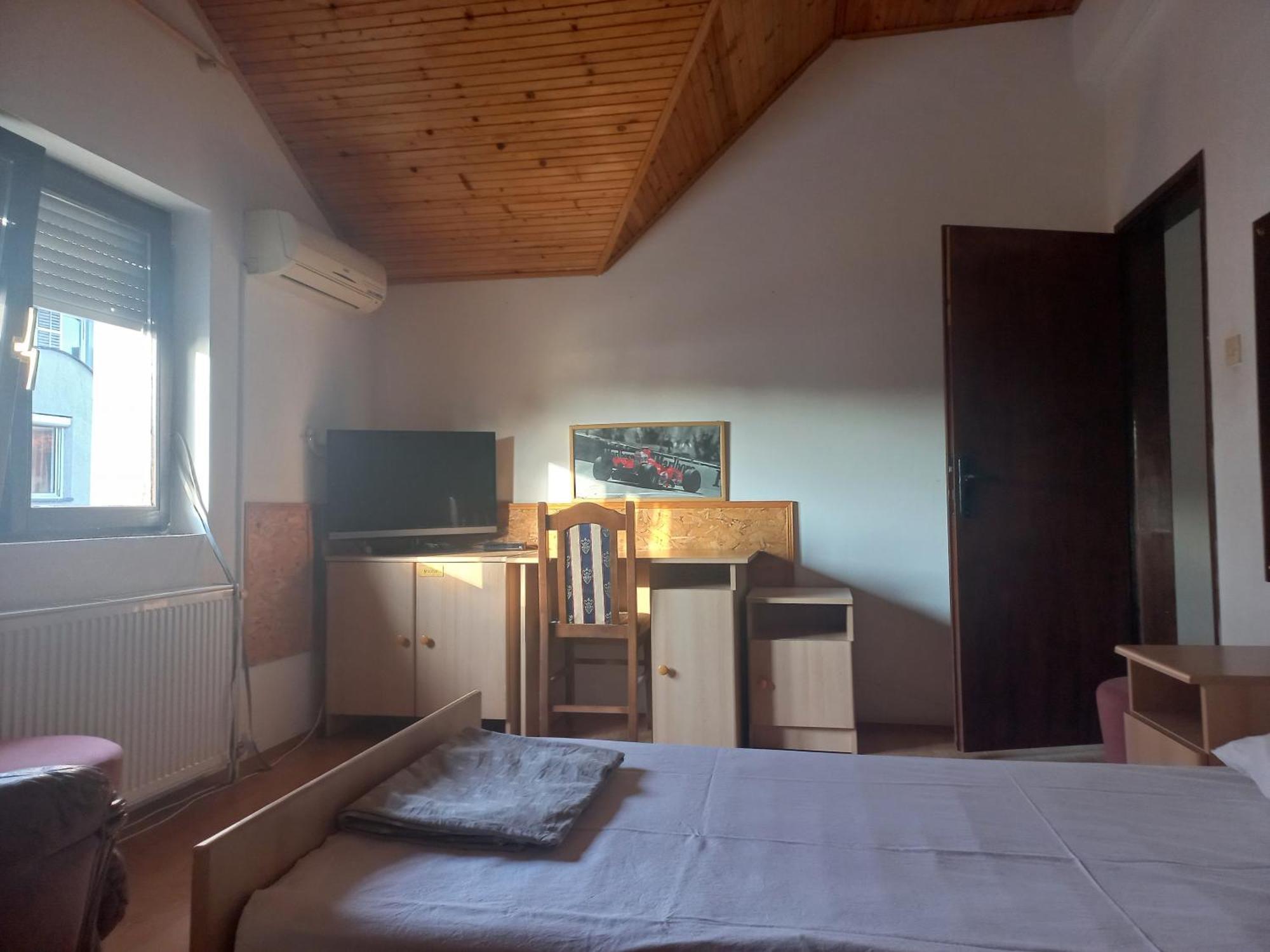 Hotel Duga Novi Sad Buitenkant foto