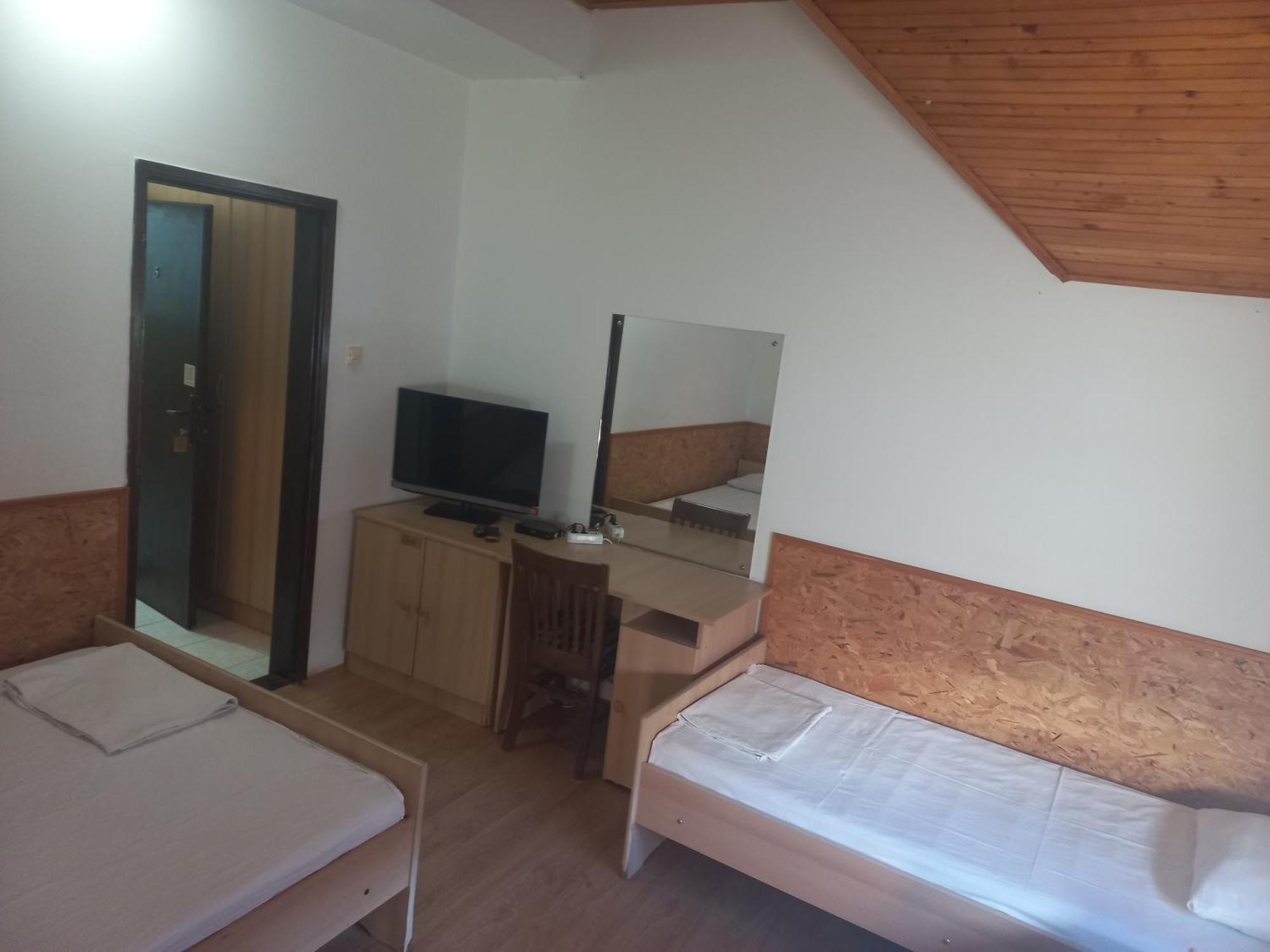 Hotel Duga Novi Sad Buitenkant foto