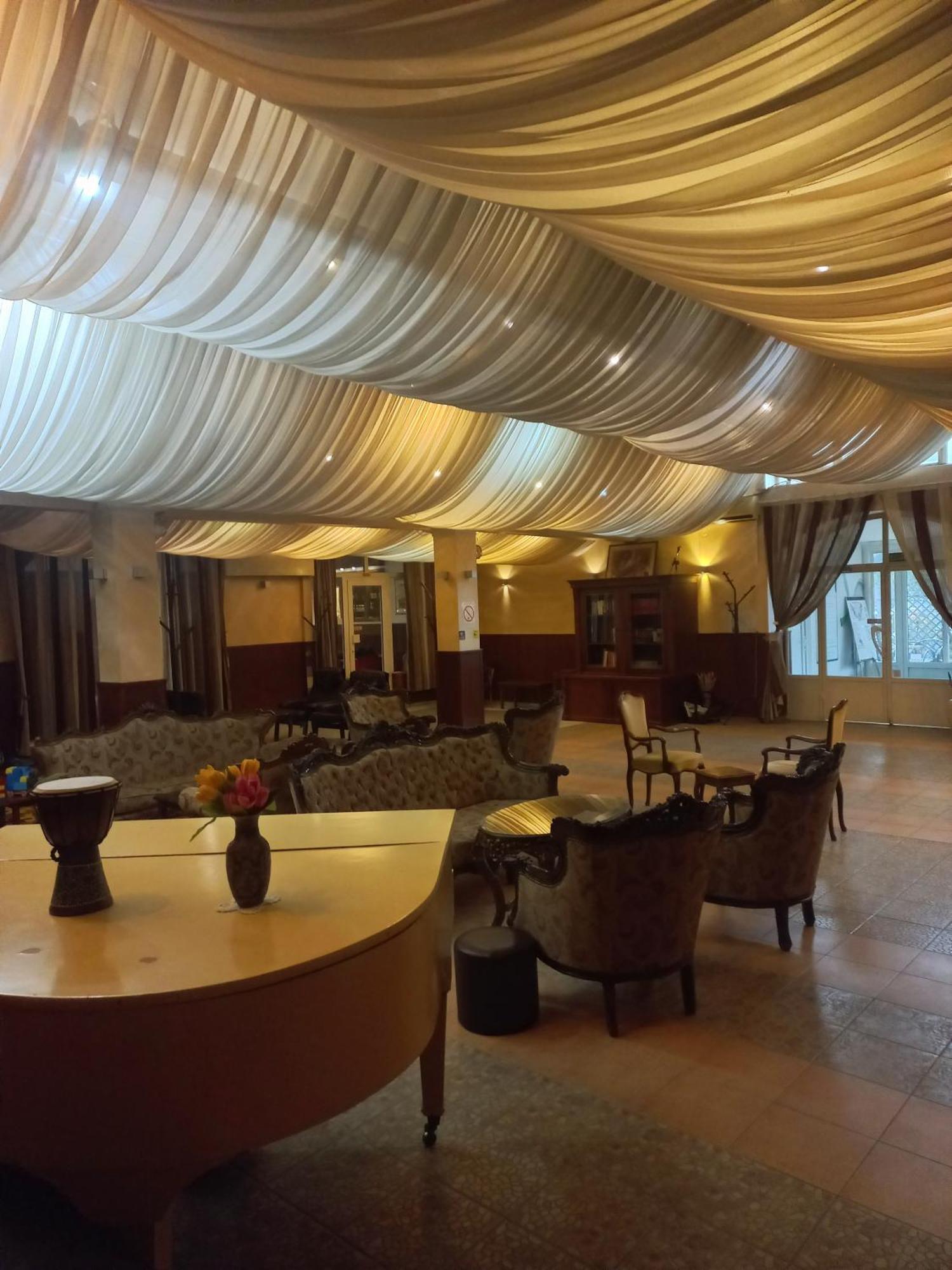 Hotel Duga Novi Sad Buitenkant foto