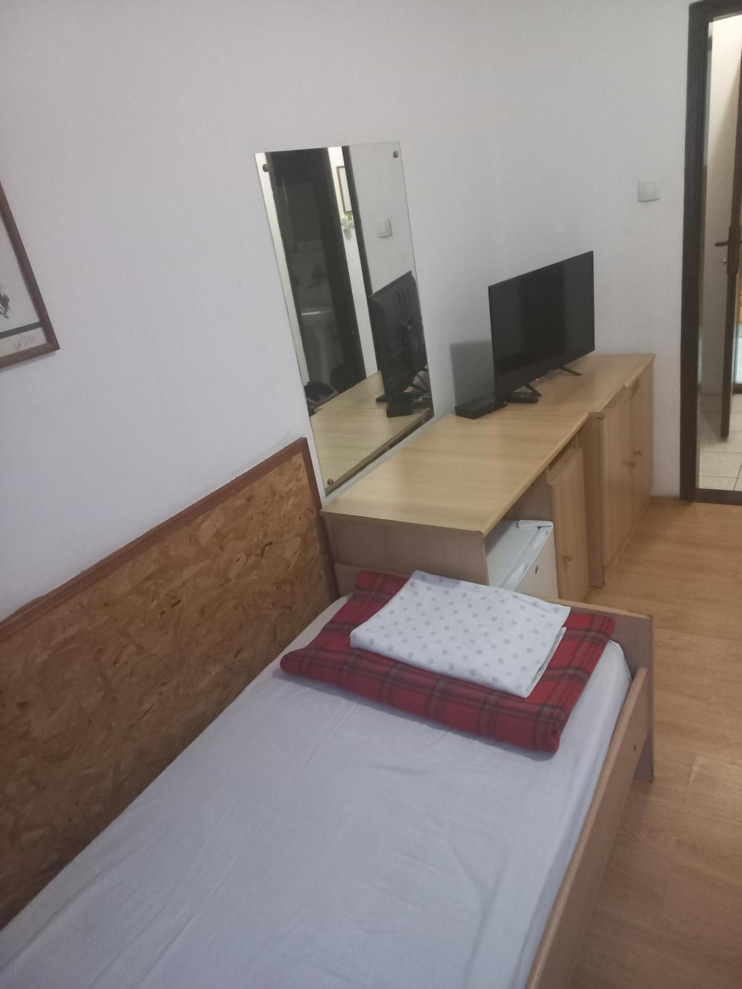 Hotel Duga Novi Sad Buitenkant foto