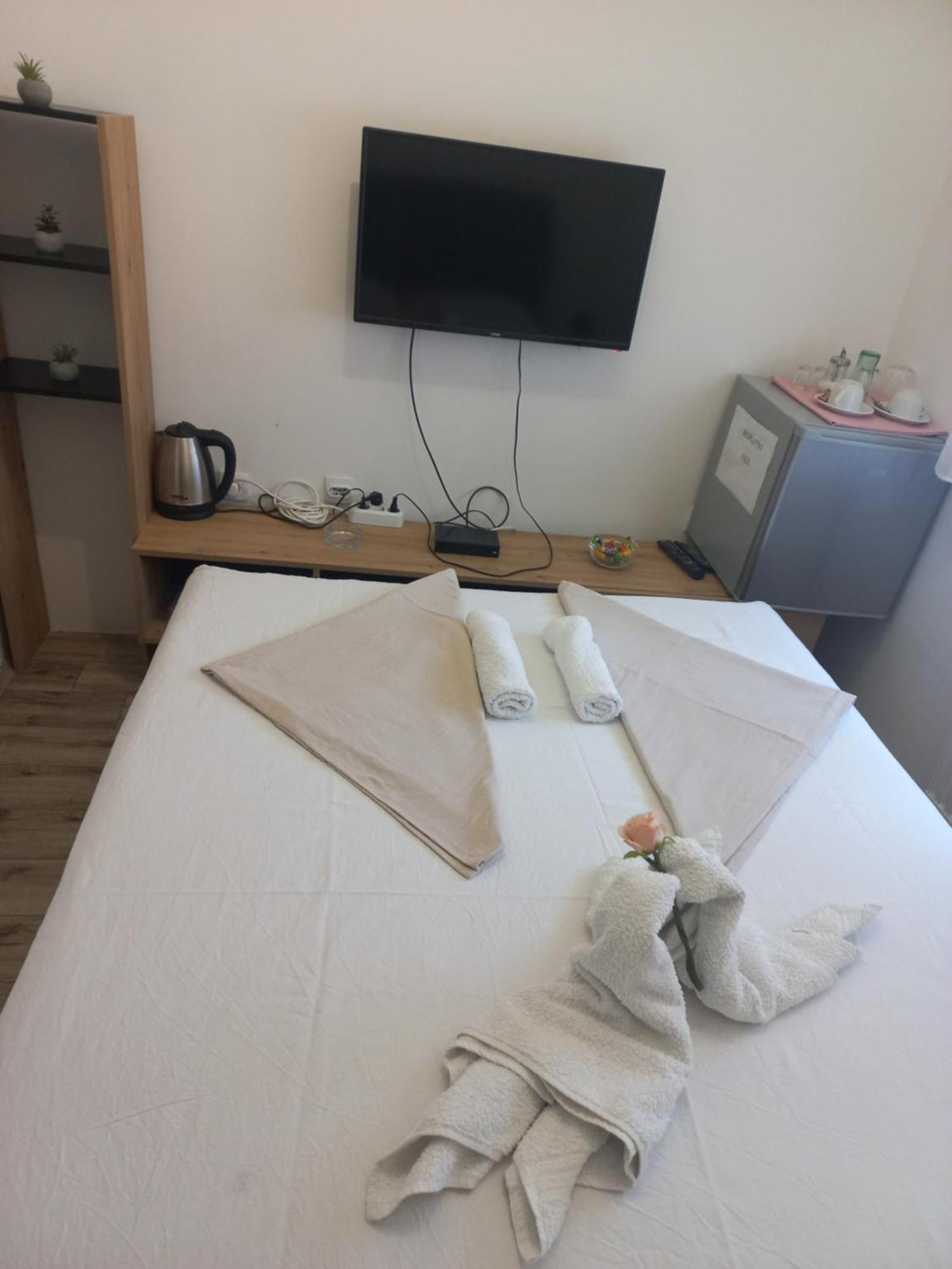 Hotel Duga Novi Sad Buitenkant foto