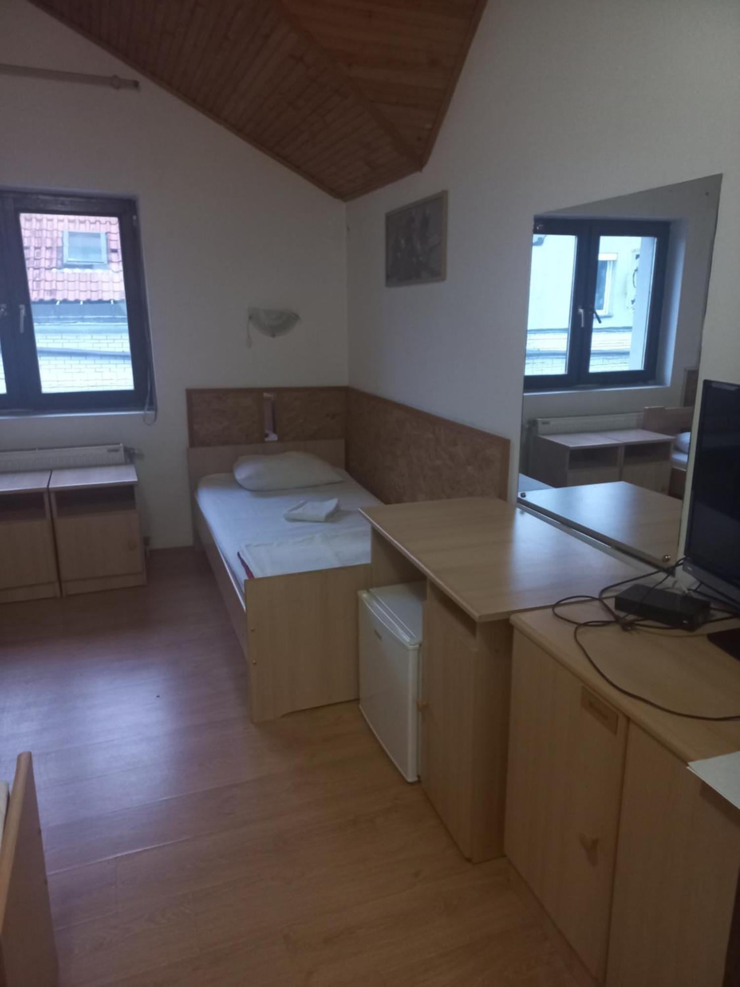 Hotel Duga Novi Sad Buitenkant foto