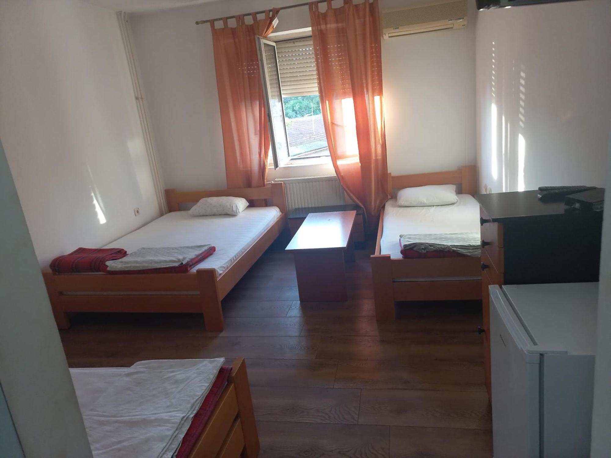 Hotel Duga Novi Sad Buitenkant foto