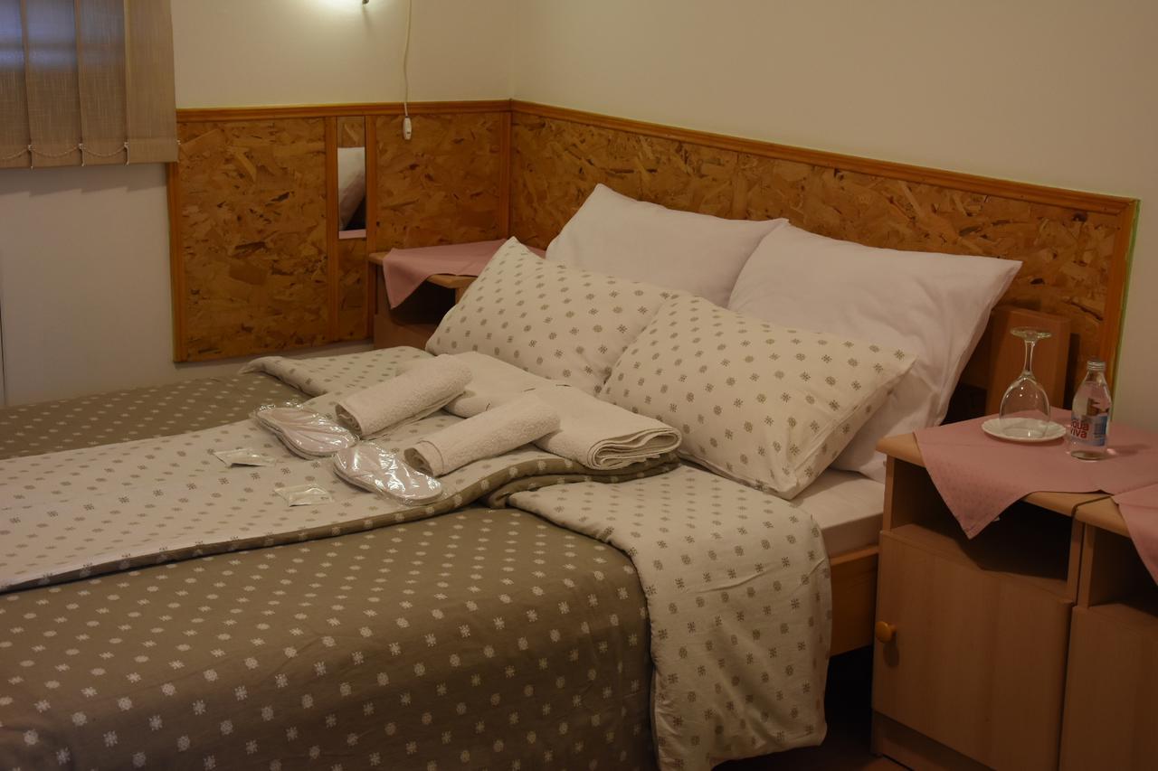 Hotel Duga Novi Sad Buitenkant foto