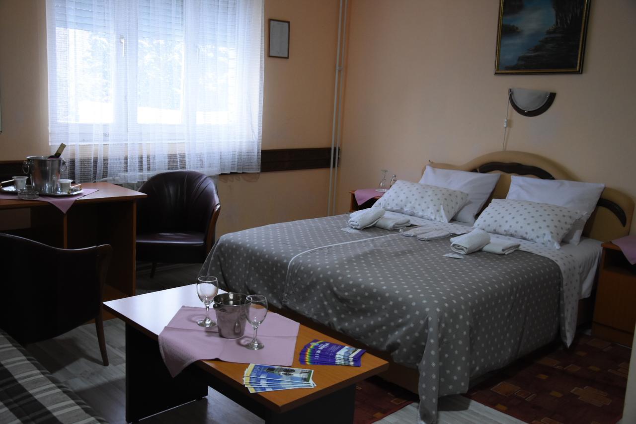 Hotel Duga Novi Sad Buitenkant foto