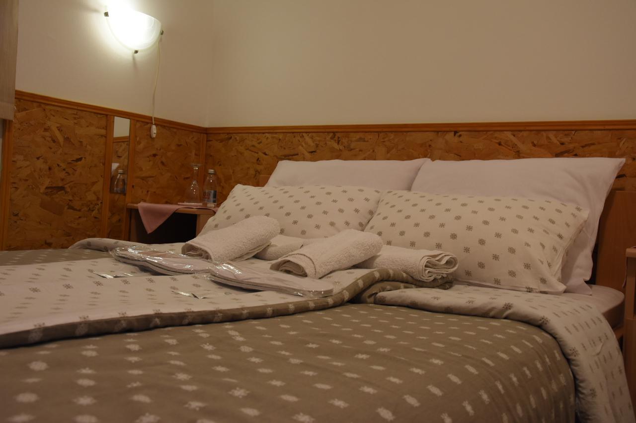 Hotel Duga Novi Sad Buitenkant foto
